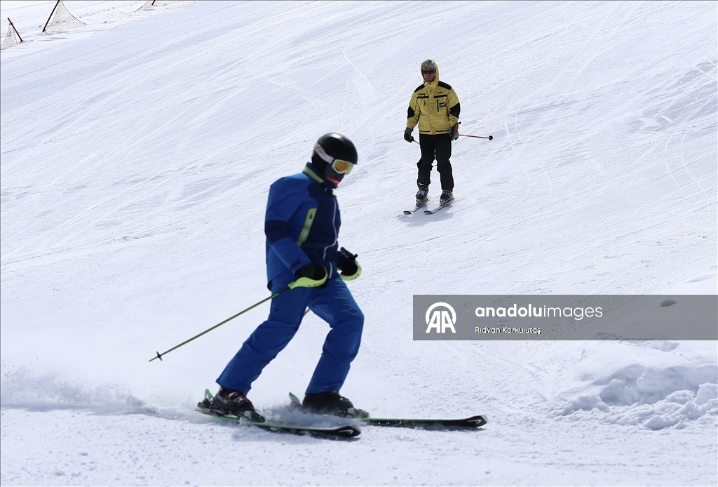 Весеннее катание на лыжах в горнолыжном центре Хесарек