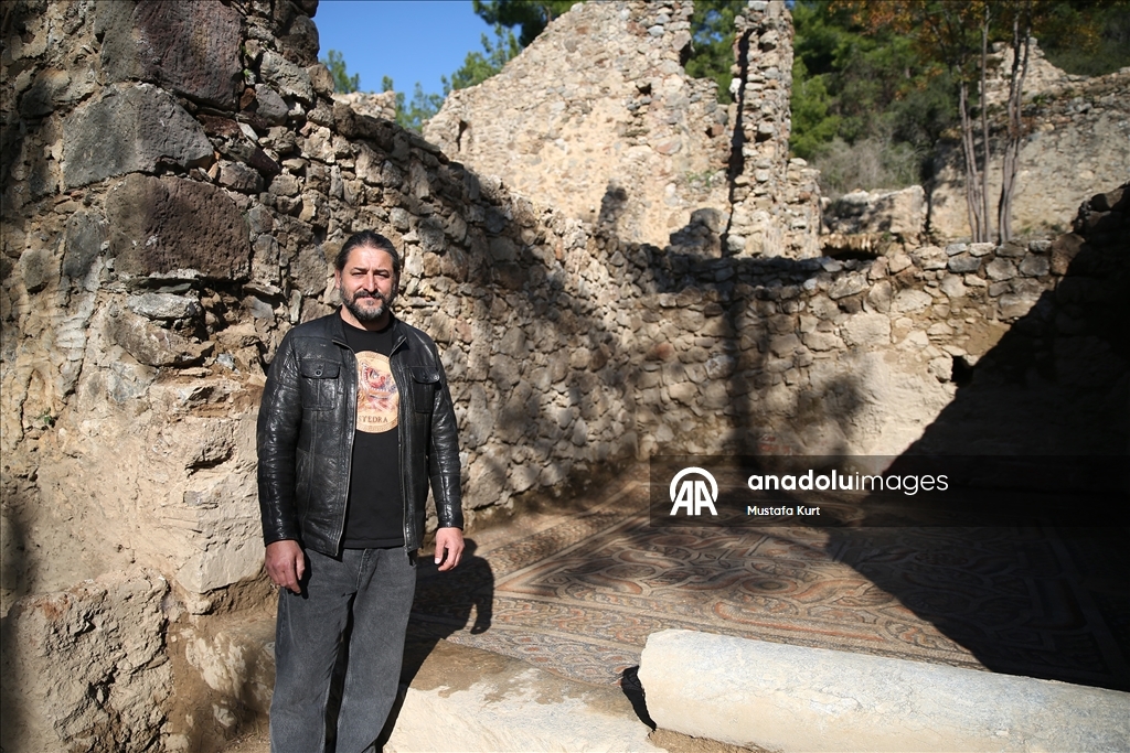 В античном городе возрастом 3 тысячи лет обнаружена мозаика с надписью «пусть завистники лопнут»