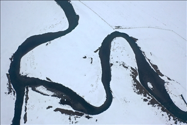 Извилистые русла на заснеженной Карсской равнине сняли с дрона