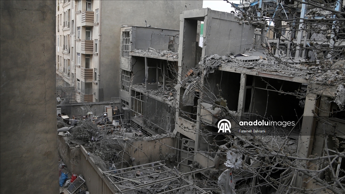 Tahran'ın güneyindeki Cevadiye ve Beryanek bölgesinde, ABD-İsrail saldırıları nedeniyle büyük yıkım oluştu