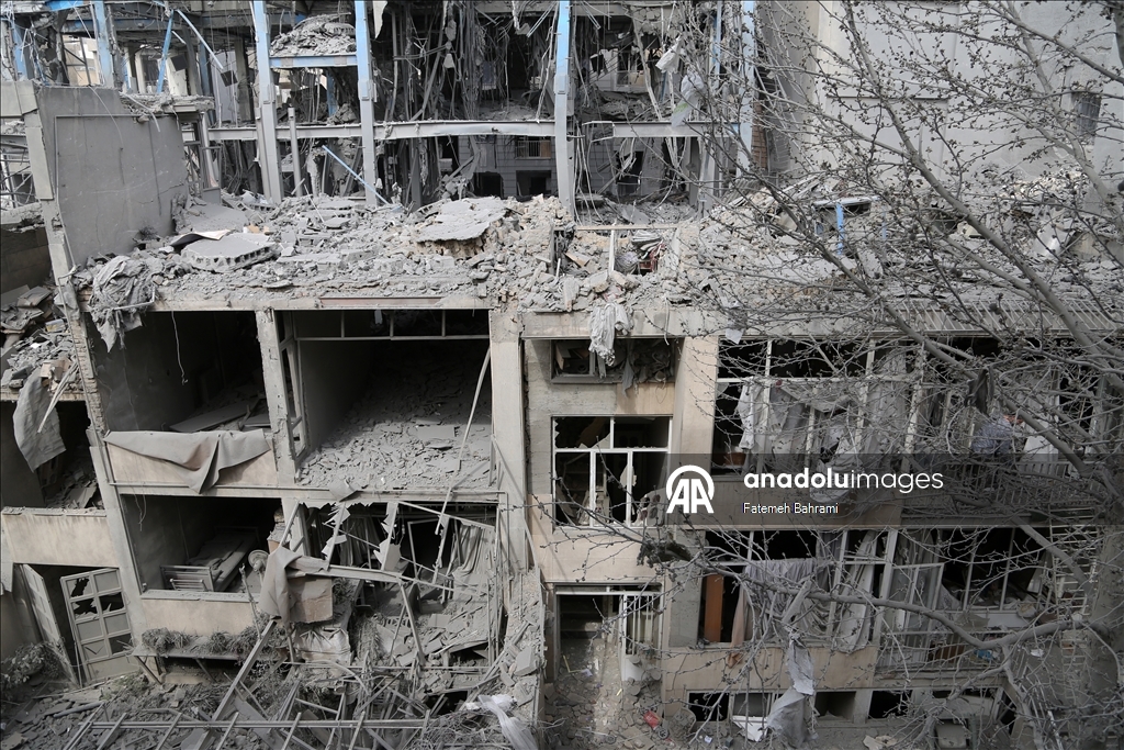 Tahran'ın güneyindeki Cevadiye ve Beryanek bölgesinde, ABD-İsrail saldırıları nedeniyle büyük yıkım oluştu