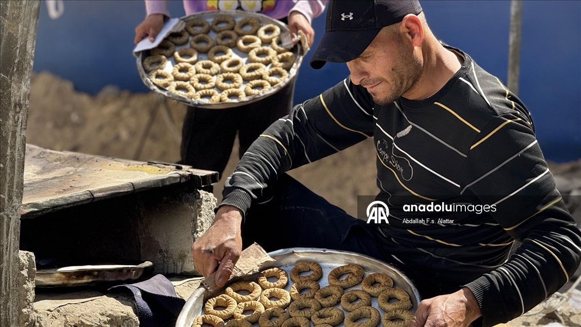 Gazze’de bayram kurabiyeleri yokluk içinde hazırlanıyor