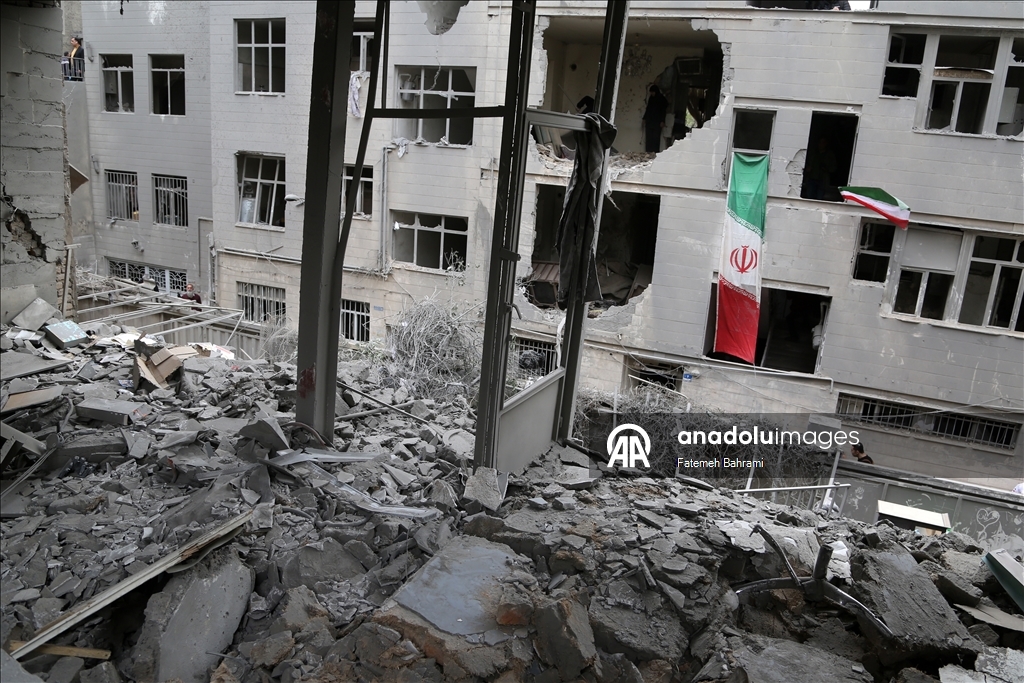 Tahran'ın güneyindeki Cevadiye ve Beryanek bölgesinde, ABD-İsrail saldırıları nedeniyle büyük yıkım oluştu