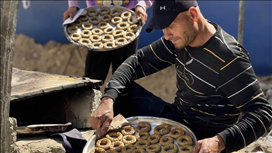 Gazze’de bayram kurabiyeleri yokluk içinde hazırlanıyor