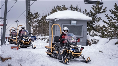 JAK ve turizm jandarması Palandöken'de kayak güvenliği için yoğun mesai yapıyor