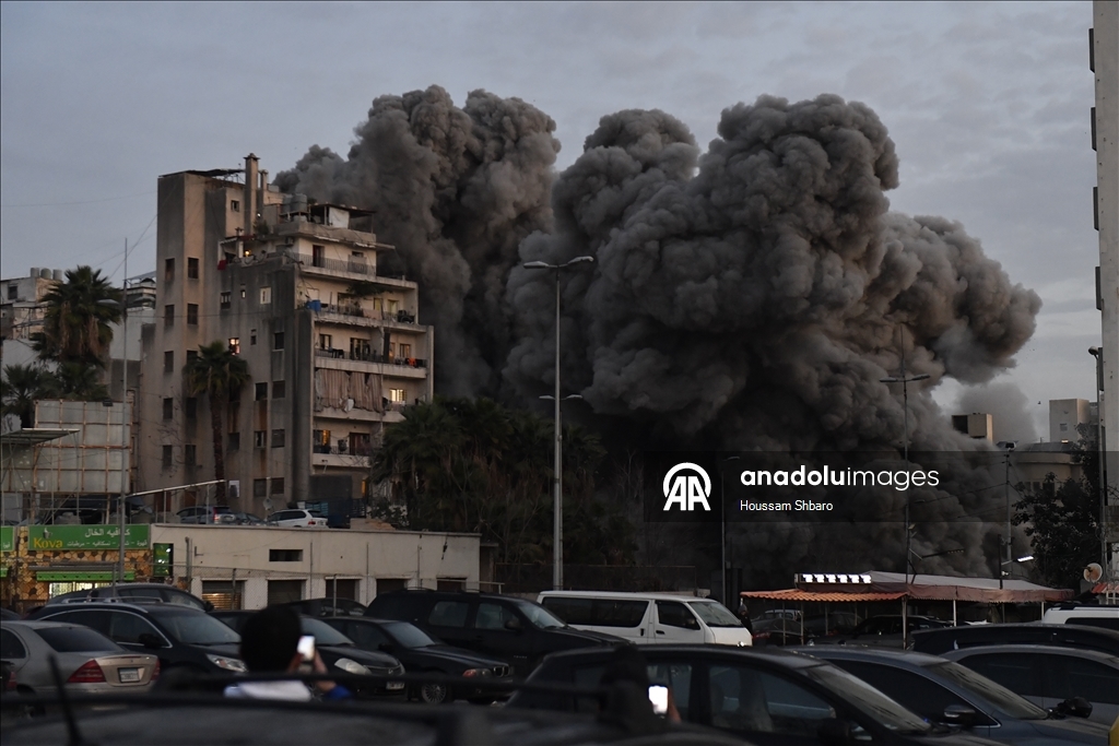 İsrail ordusu Lübnan'ın başkenti Beyrut'ta bir binaya saldırı düzenledi