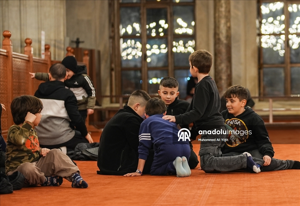 В Стамбуле совершена последняя молитва Таравих месяца Рамазан