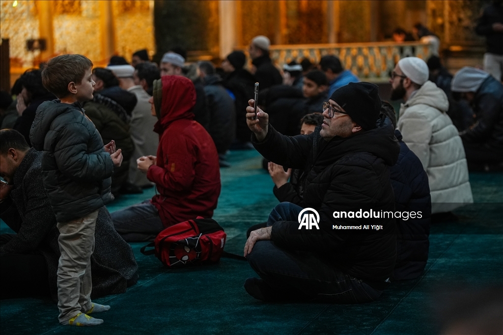 В Стамбуле совершена последняя молитва Таравих месяца Рамазан