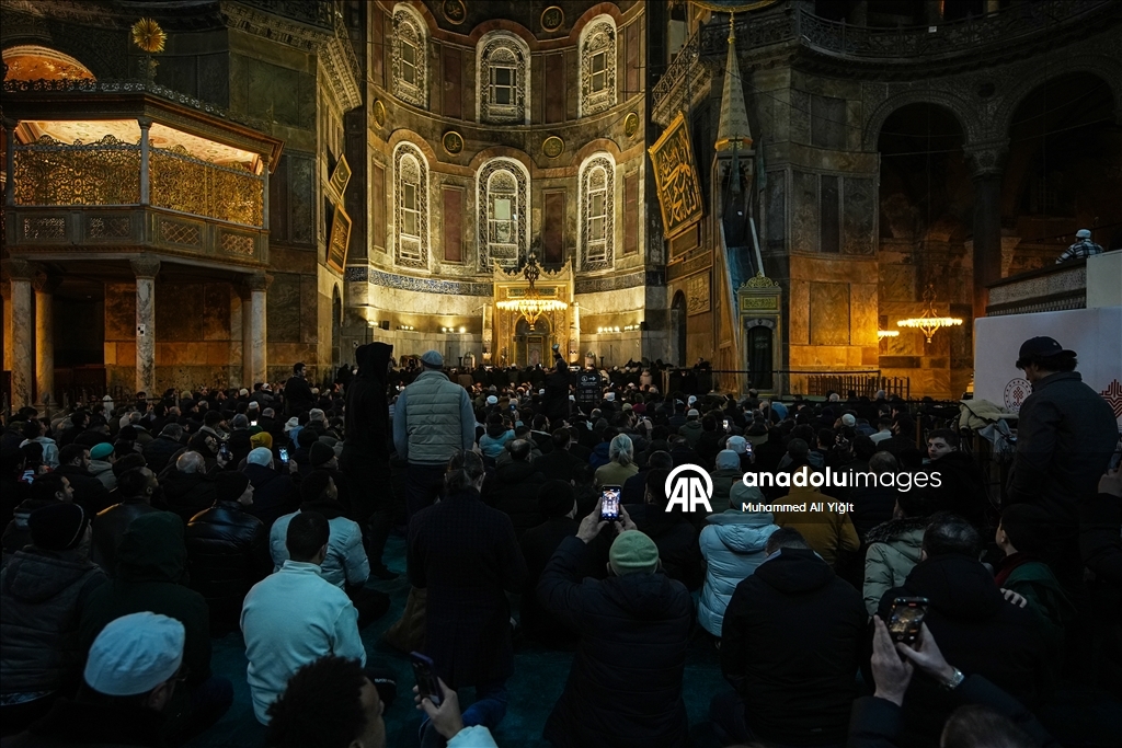 В Стамбуле совершена последняя молитва Таравих месяца Рамазан