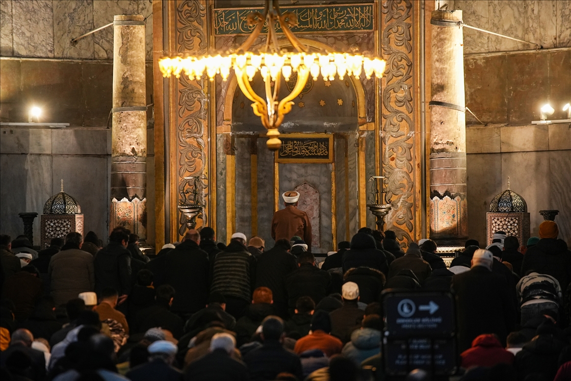 В Стамбуле совершена последняя молитва Таравих месяца Рамазан