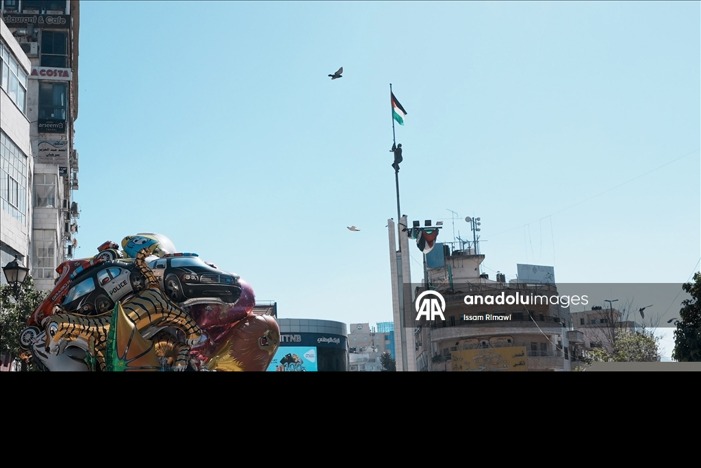 عيد الفطر بالضفة.. استعدادات خجولة وركود سببه إسرائيل 