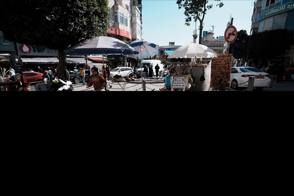 عيد الفطر بالضفة.. استعدادات خجولة وركود سببه إسرائيل 