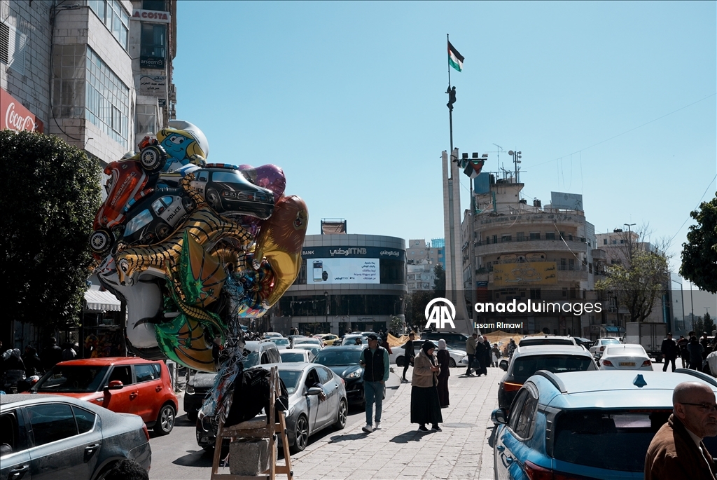 عيد الفطر بالضفة.. استعدادات خجولة وركود سببه إسرائيل 