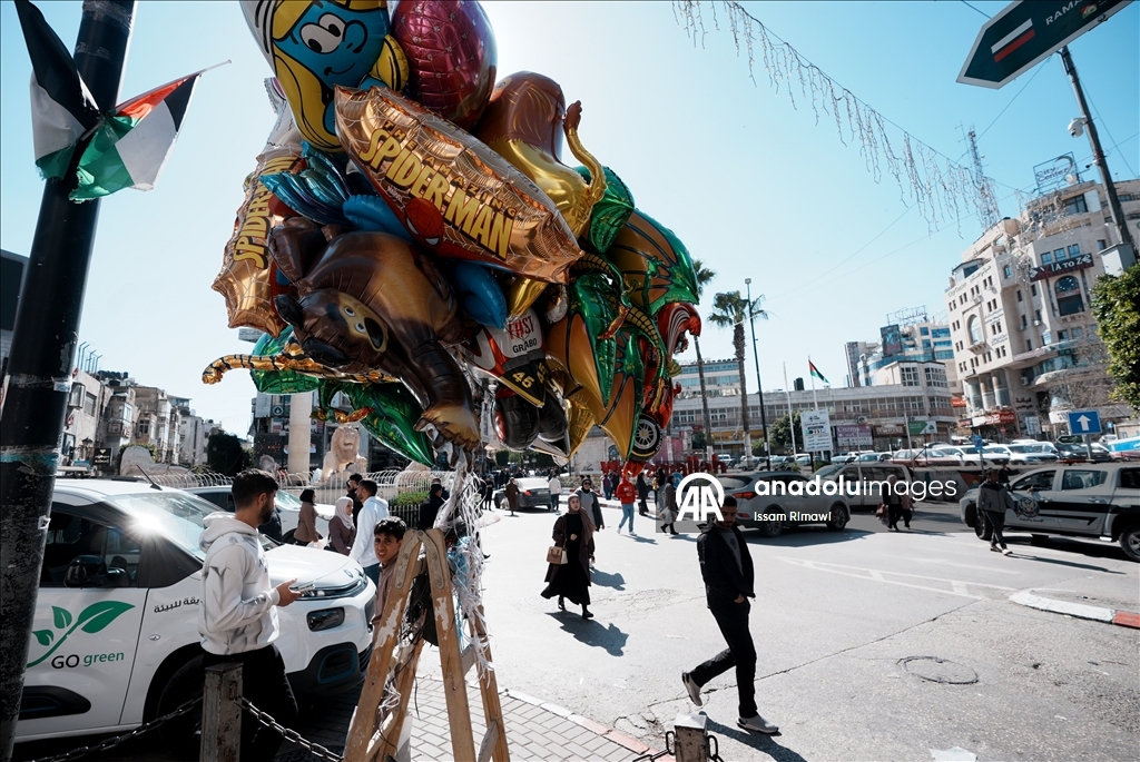 عيد الفطر بالضفة.. استعدادات خجولة وركود سببه إسرائيل 