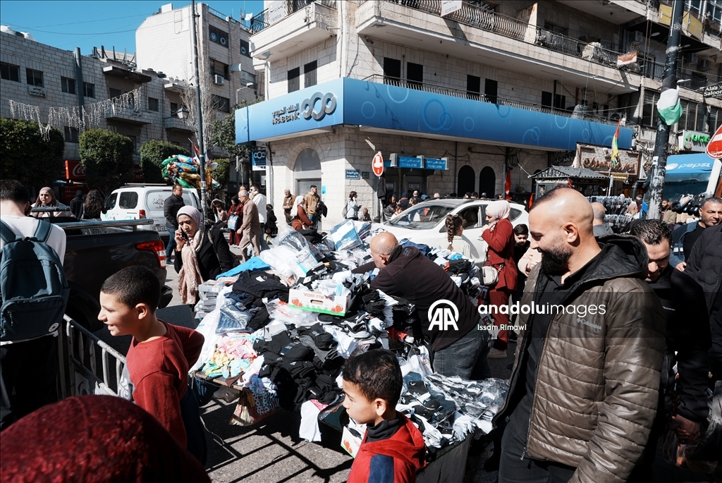 عيد الفطر بالضفة.. استعدادات خجولة وركود سببه إسرائيل 