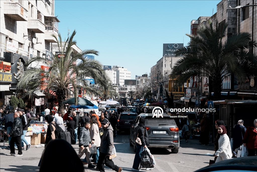 عيد الفطر بالضفة.. استعدادات خجولة وركود سببه إسرائيل 