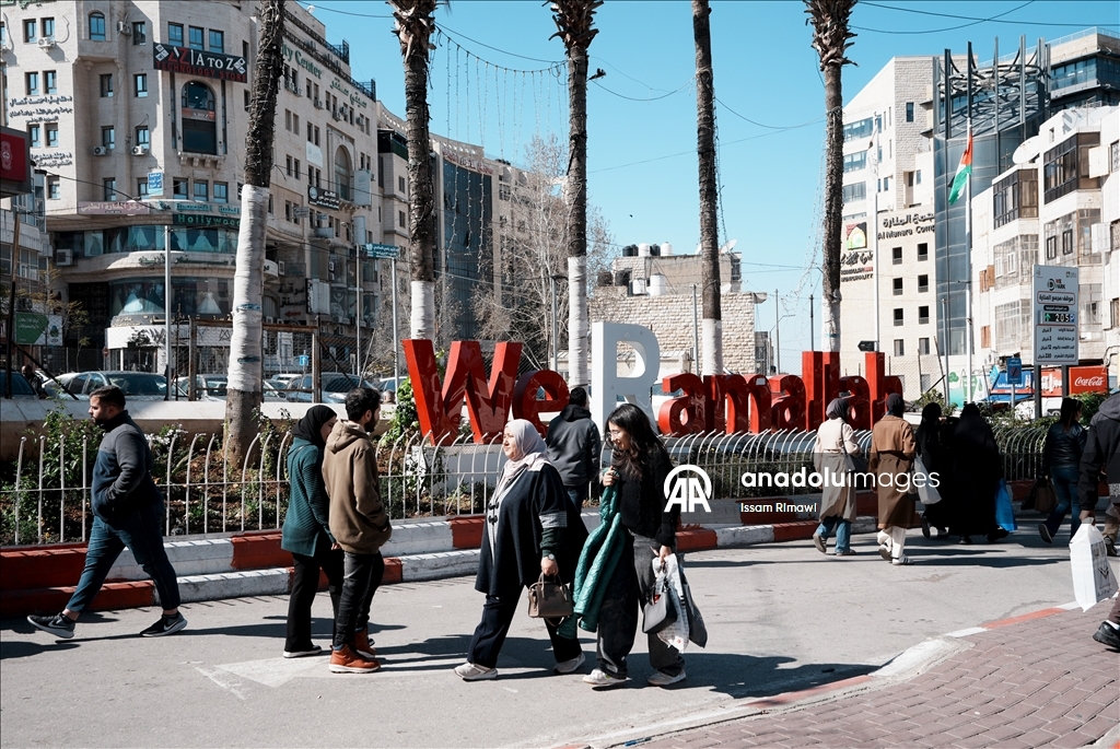 عيد الفطر بالضفة.. استعدادات خجولة وركود سببه إسرائيل 