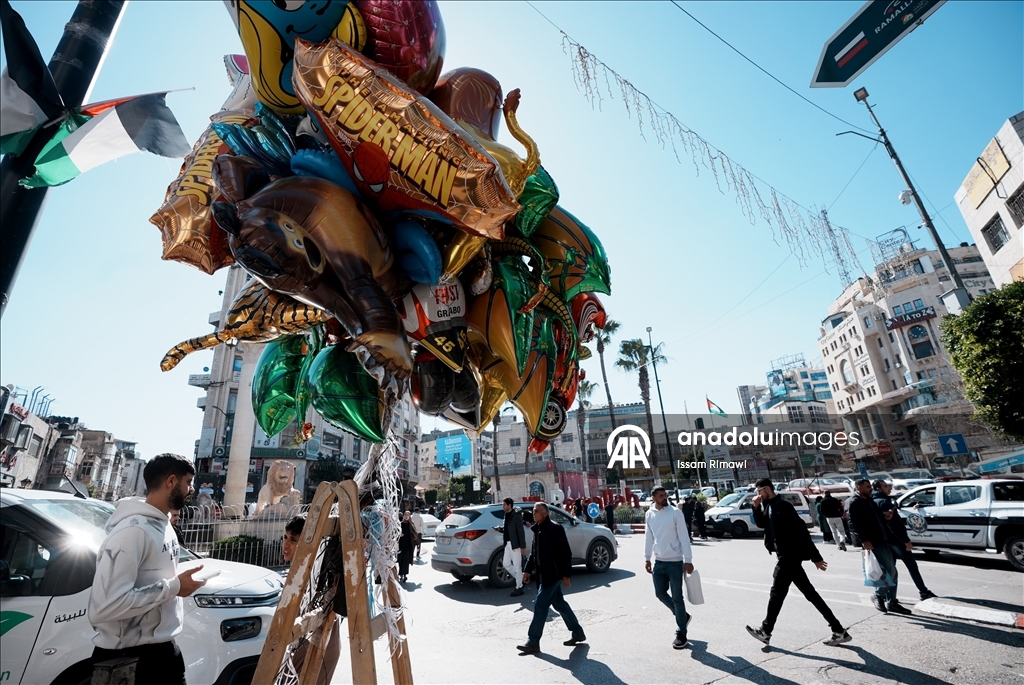 عيد الفطر بالضفة.. استعدادات خجولة وركود سببه إسرائيل 