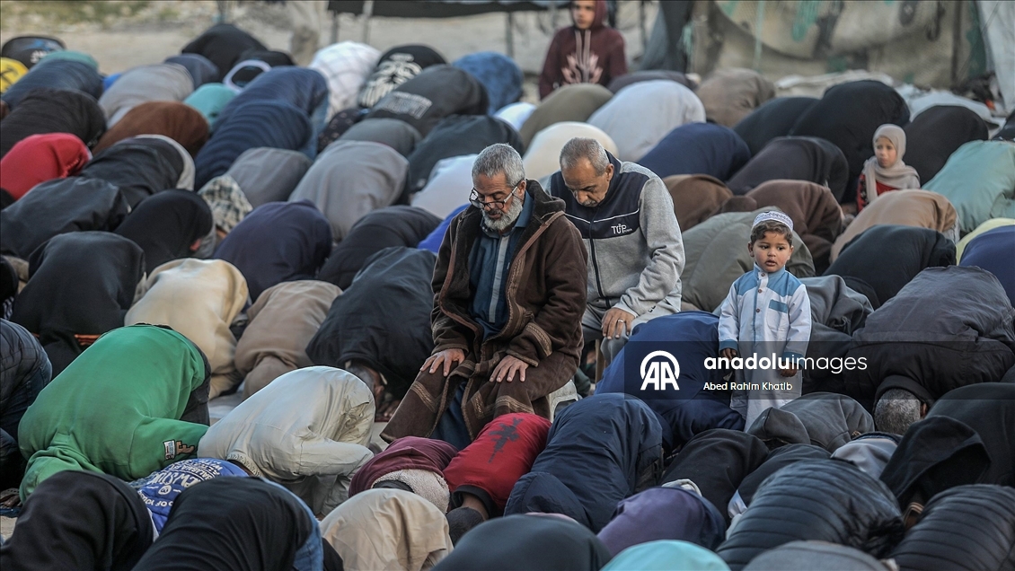 Gazze'nin Han Yunus kentinde bayram namazı kılındı