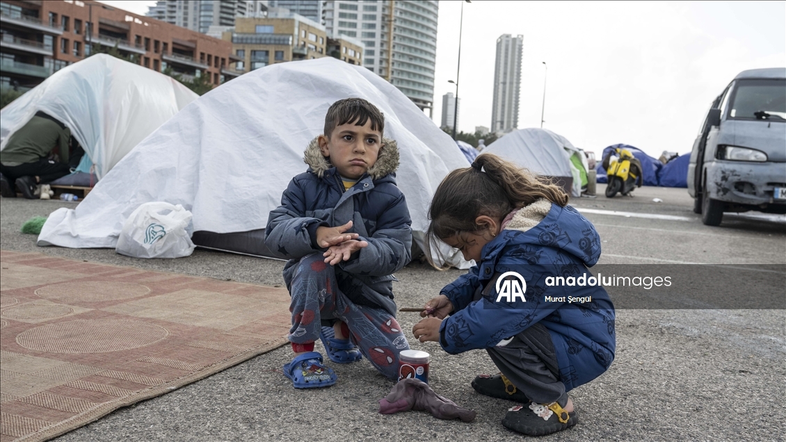 İsrail'in saldırıları ve işgali nedeniyle zorla yerinden edilen Lübnanlılar