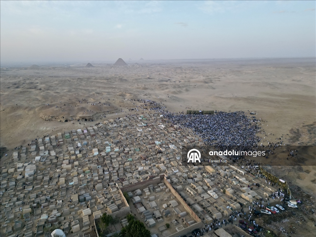 Mısır'da Ramazan Bayramı namazı Abusir Piramitleri yakınında kılındı