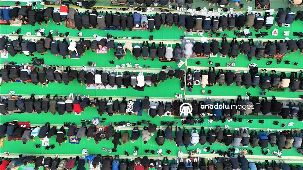 Мусульмане на Балканах совершили праздничную молитву по случаю завершения Рамазана