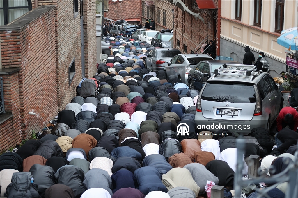 В Тбилиси совершен праздничный намаз по случаю Рамазан-байрам