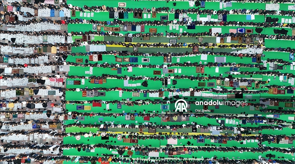 Мусульмане на Балканах совершили праздничную молитву по случаю завершения Рамазана