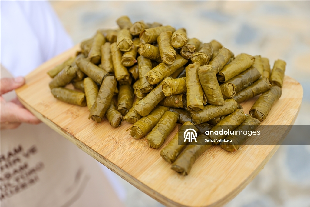 Голубцы с мясом в виноградных листьях