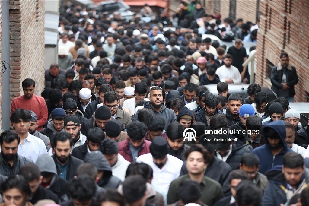 Gürcistan'ın başkenti Tiflis'te Ramazan Bayramı namazı kılındı