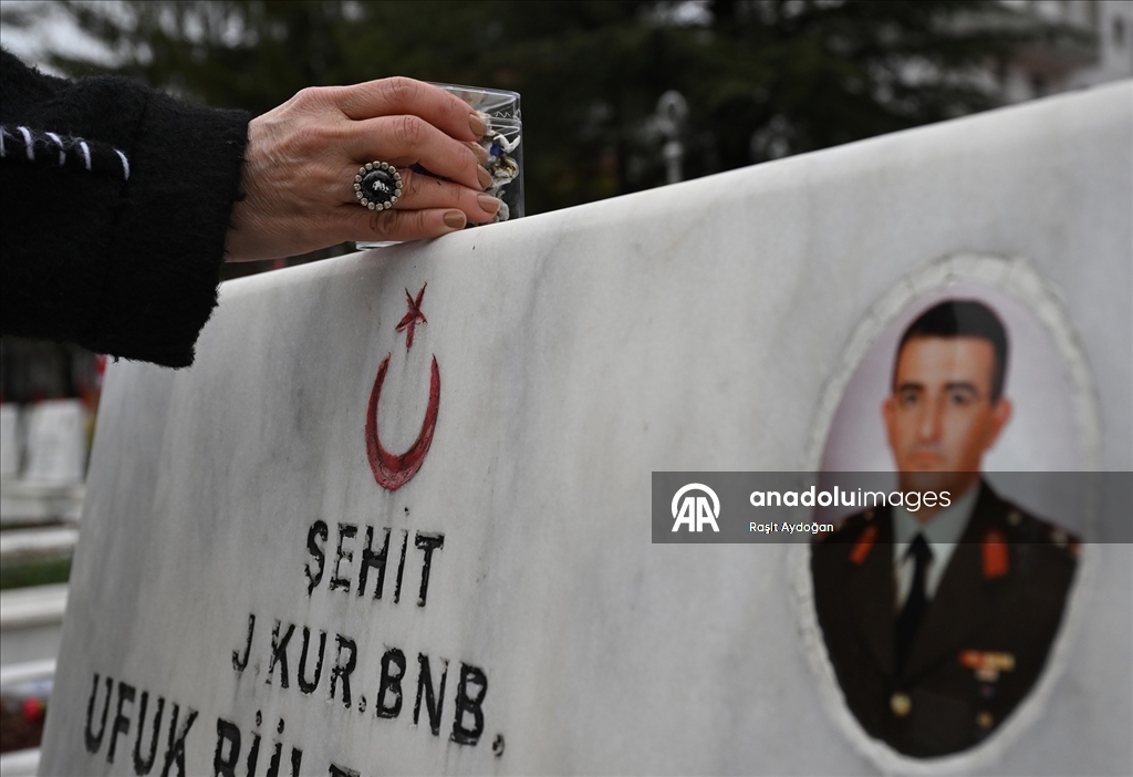 Şehitliklerde bayram ziyareti