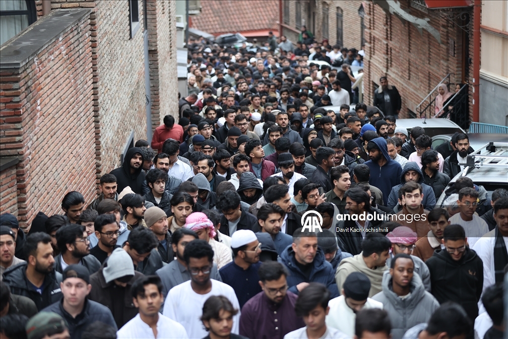 В Тбилиси совершен праздничный намаз по случаю Рамазан-байрам