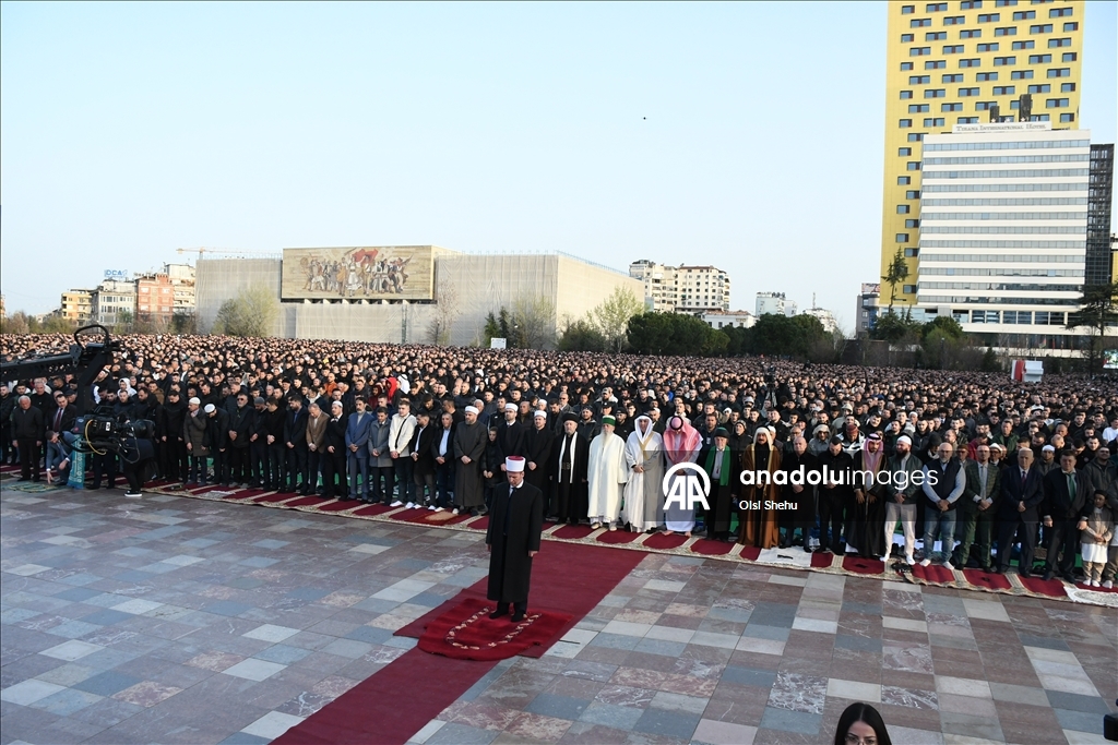 Мусульмане на Балканах совершили праздничную молитву по случаю завершения Рамазана