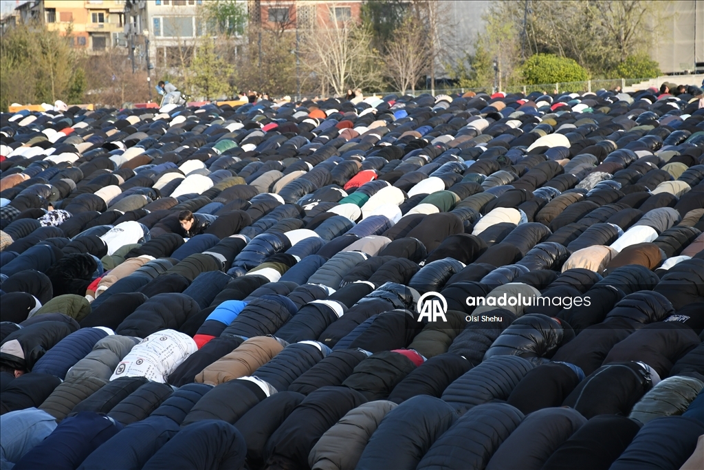 Мусульмане на Балканах совершили праздничную молитву по случаю завершения Рамазана