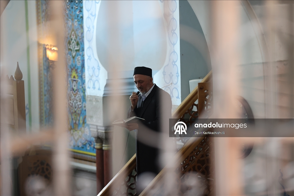 В Тбилиси совершен праздничный намаз по случаю Рамазан-байрам
