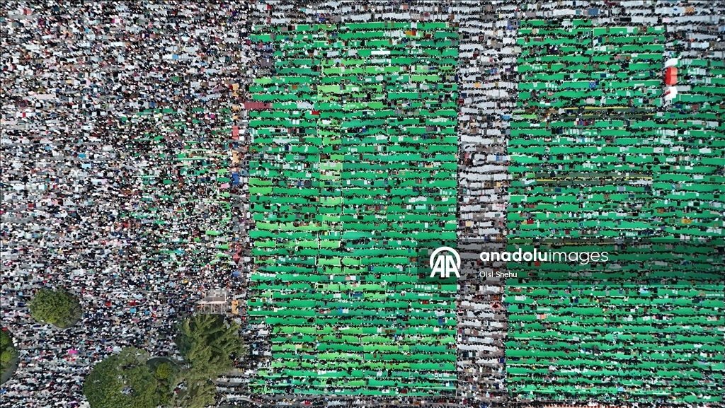 Мусульмане на Балканах совершили праздничную молитву по случаю завершения Рамазана