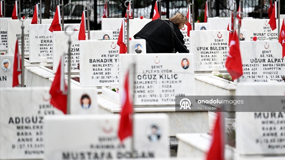 Şehitliklerde bayram ziyareti