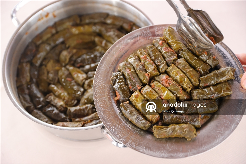 Голубцы с мясом в виноградных листьях