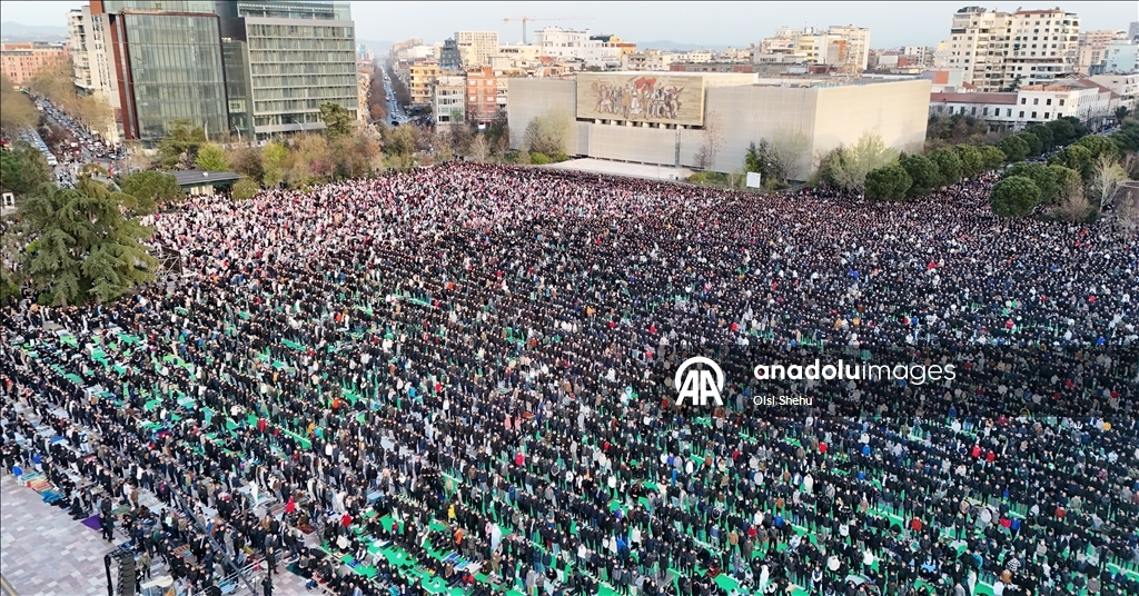 Мусульмане на Балканах совершили праздничную молитву по случаю завершения Рамазана