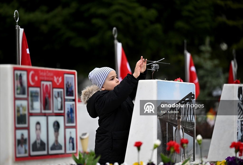 Şehitliklerde bayram ziyareti
