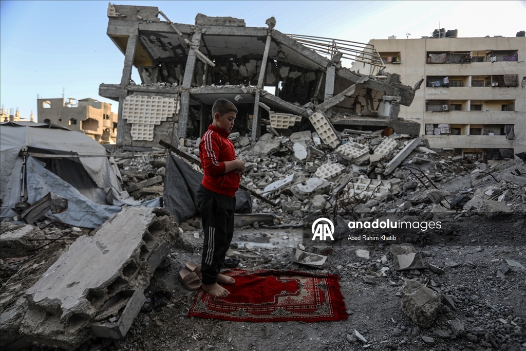 Gazze'nin Han Yunus kentinde bayram namazı kılındı