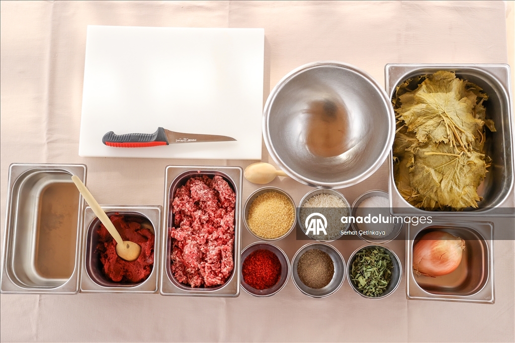 Голубцы с мясом в виноградных листьях