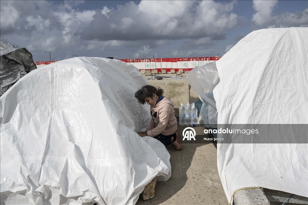 İsrail'in saldırıları ve işgali nedeniyle zorla yerinden edilen Lübnanlılar