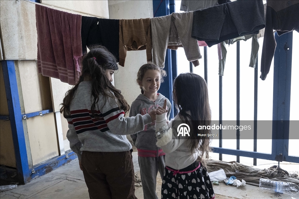 İsrail'in saldırıları ve işgali nedeniyle zorla yerinden edilen Lübnanlılar