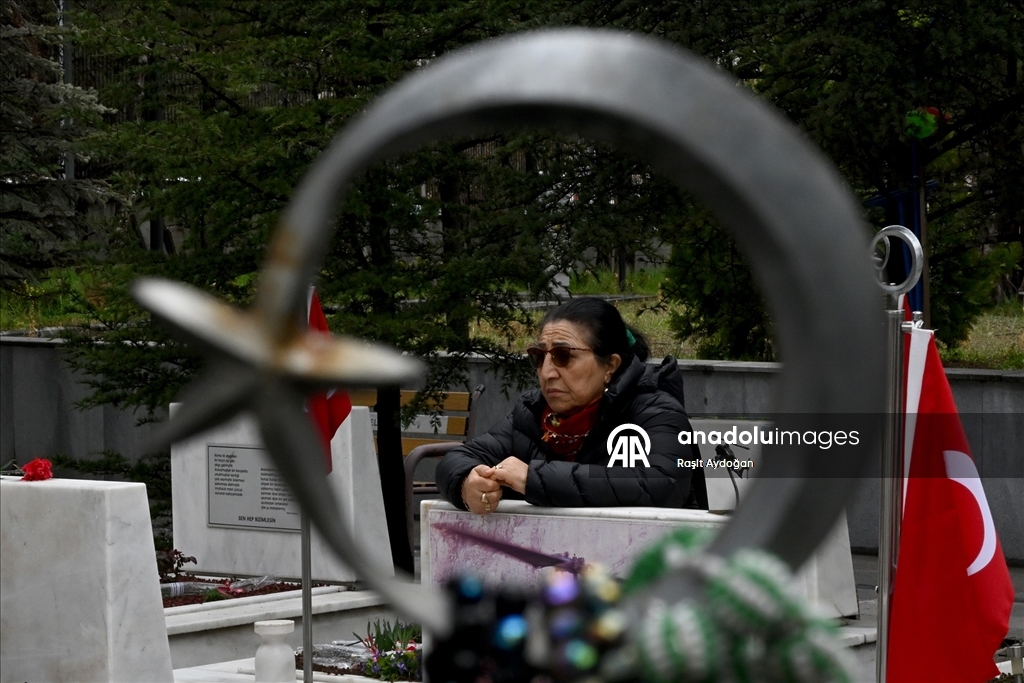 Şehitliklerde bayram ziyareti