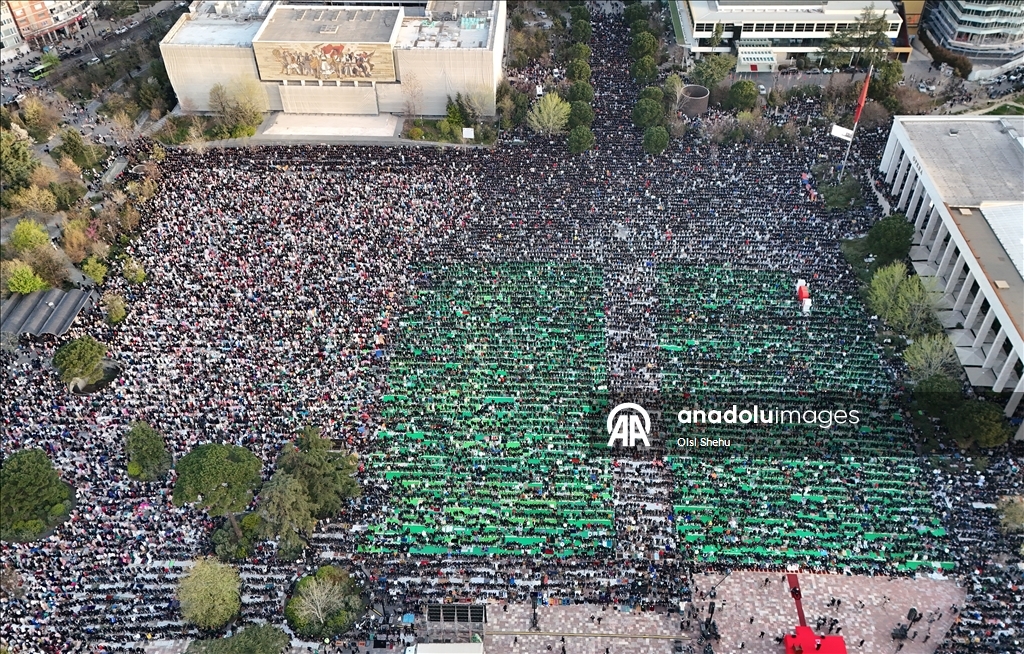 Мусульмане на Балканах совершили праздничную молитву по случаю завершения Рамазана