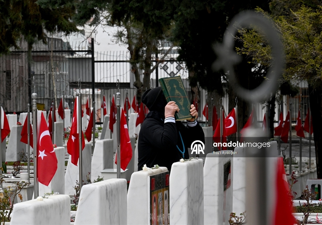 Şehitliklerde bayram ziyareti