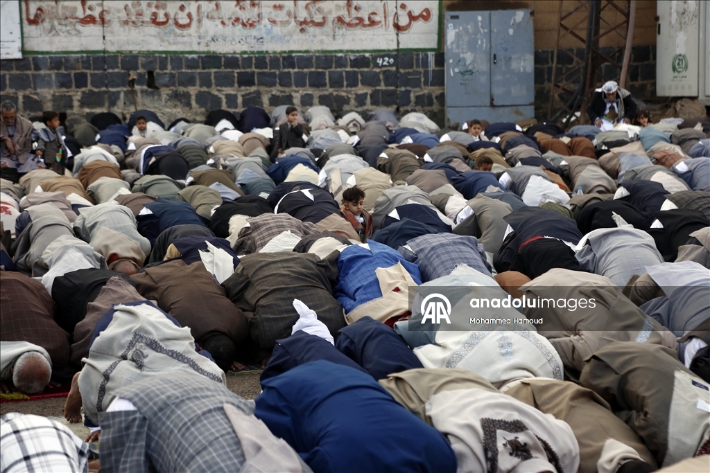 Yemen'de Ramazan Bayramı namazı kılındı