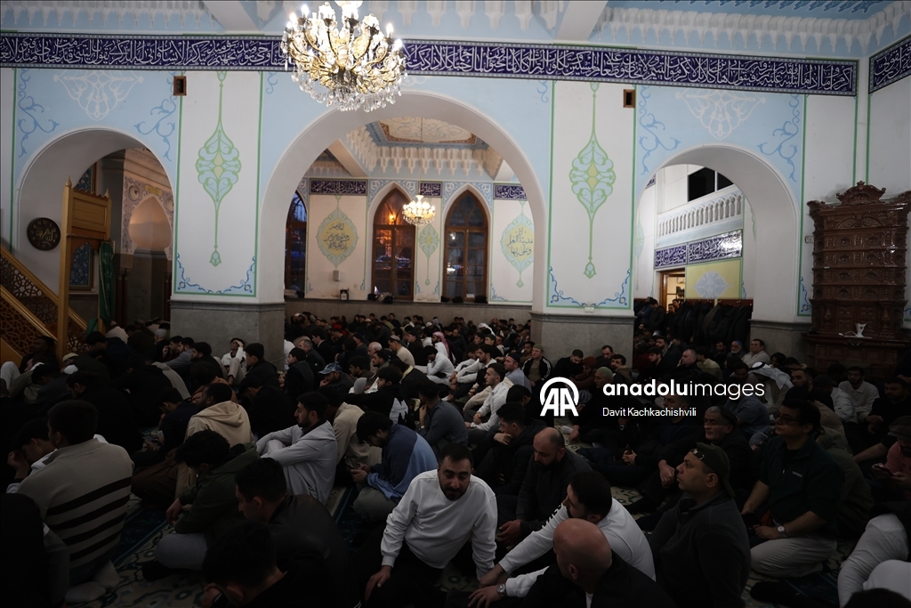 В Тбилиси совершен праздничный намаз по случаю Рамазан-байрам
