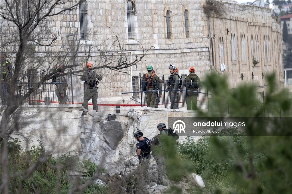 İran'ın misillemesi sırasında bir füze parçası, Doğu Kudüs'ün Eski Şehir bölgesine düştü
